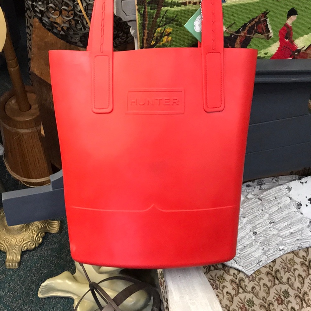 Rubber hunter tote. It is in new condition w/o tag